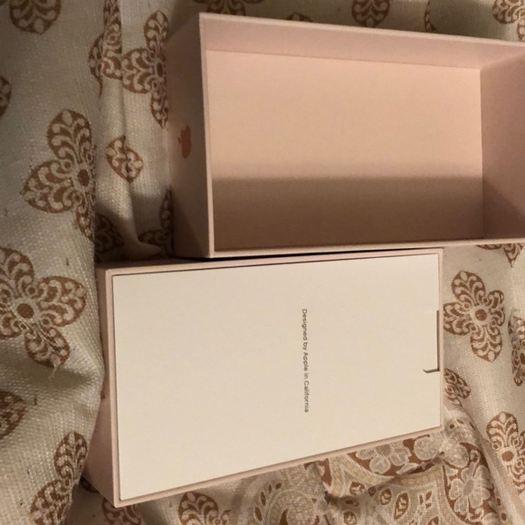 iPhone 8 Plus Gold 64GB - Picture 2 of 7